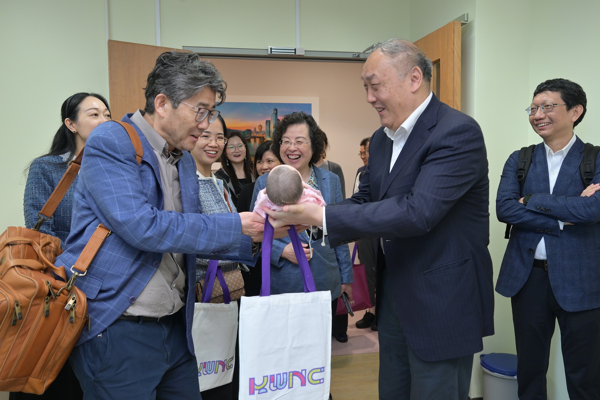 ▲專家代表團參觀生命體驗館
